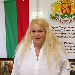 Ваня Костадинова